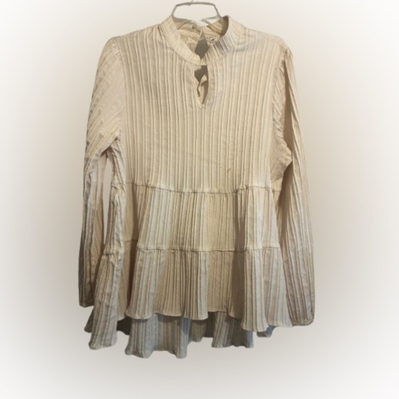 Cream colored blouse - Picture 1 of 3